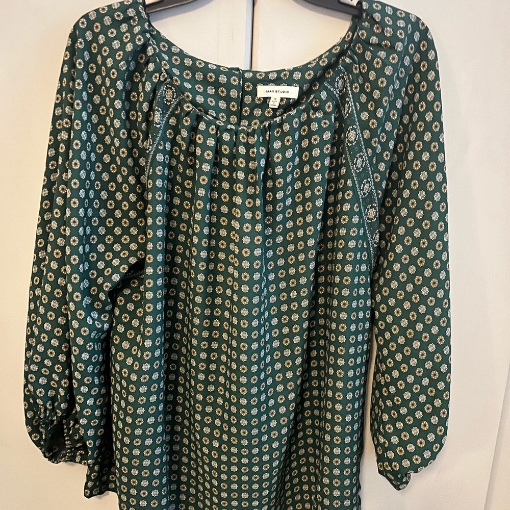 Max Studio Green Relaxed Fitted Blouse